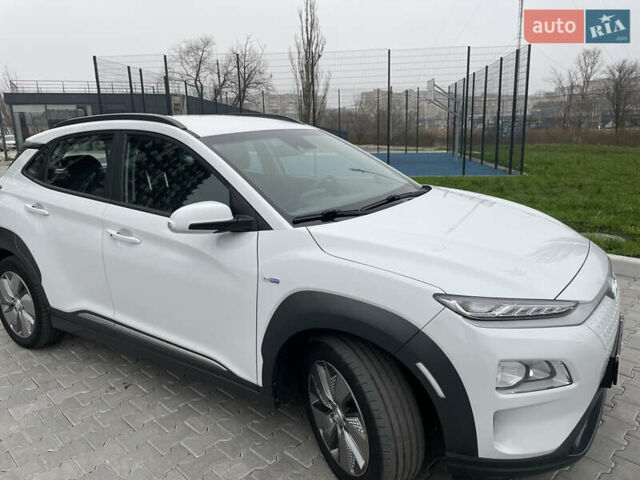 Білий Хендай Kona, об'ємом двигуна 0 л та пробігом 110 тис. км за 17300 $, фото 20 на Automoto.ua