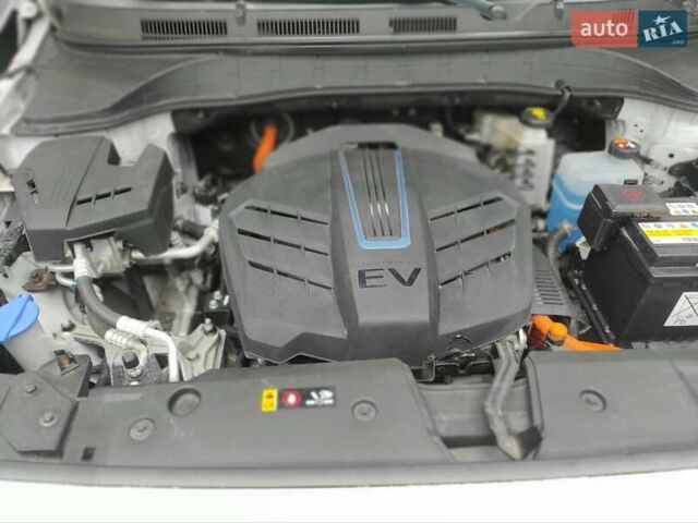 Белый Хендай Kona, объемом двигателя 0 л и пробегом 149 тыс. км за 17400 $, фото 6 на Automoto.ua