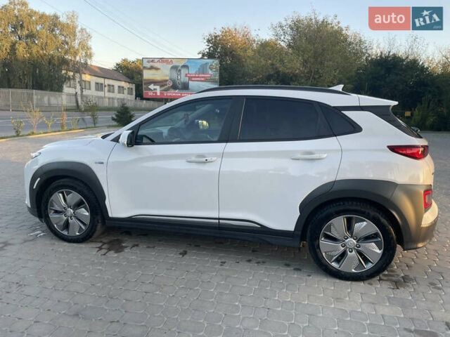 Белый Хендай Kona, объемом двигателя 0 л и пробегом 112 тыс. км за 18000 $, фото 3 на Automoto.ua