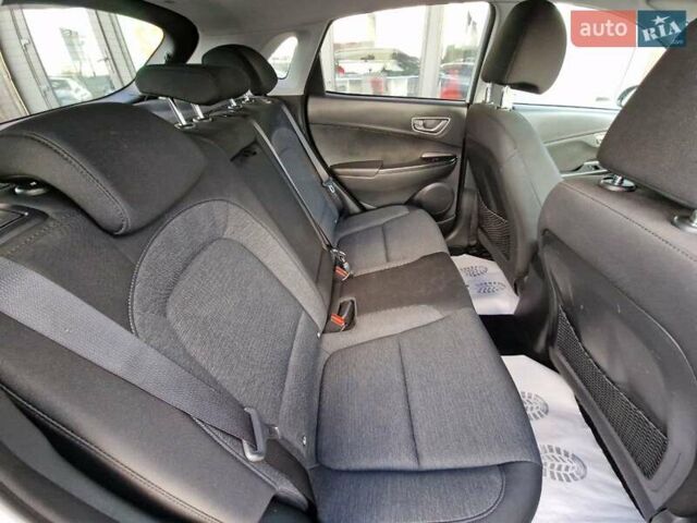 Белый Хендай Kona, объемом двигателя 0 л и пробегом 70 тыс. км за 16500 $, фото 38 на Automoto.ua