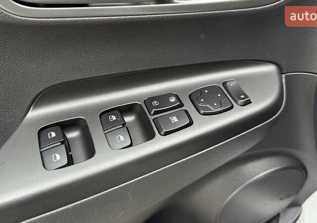 Белый Хендай Kona, объемом двигателя 0 л и пробегом 70 тыс. км за 16950 $, фото 19 на Automoto.ua