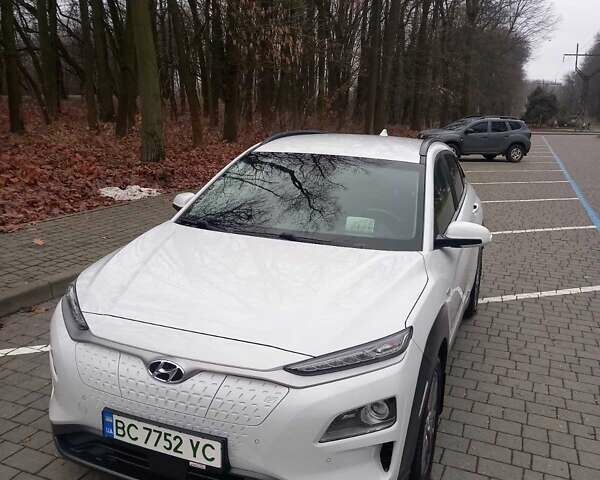 Білий Хендай Kona, об'ємом двигуна 0 л та пробігом 93 тис. км за 18950 $, фото 47 на Automoto.ua
