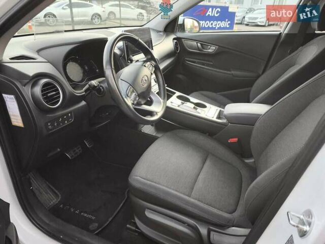 Белый Хендай Kona, объемом двигателя 0 л и пробегом 129 тыс. км за 17777 $, фото 35 на Automoto.ua