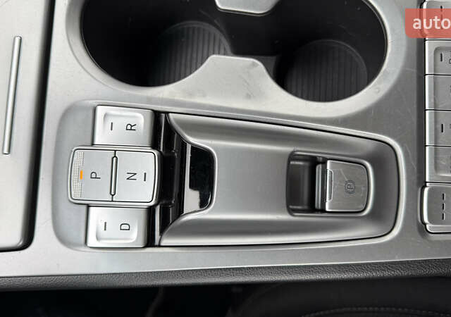 Белый Хендай Kona, объемом двигателя 0 л и пробегом 70 тыс. км за 16950 $, фото 39 на Automoto.ua