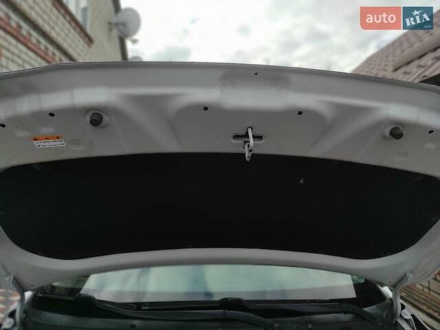 Белый Хендай Kona, объемом двигателя 0 л и пробегом 149 тыс. км за 17400 $, фото 3 на Automoto.ua