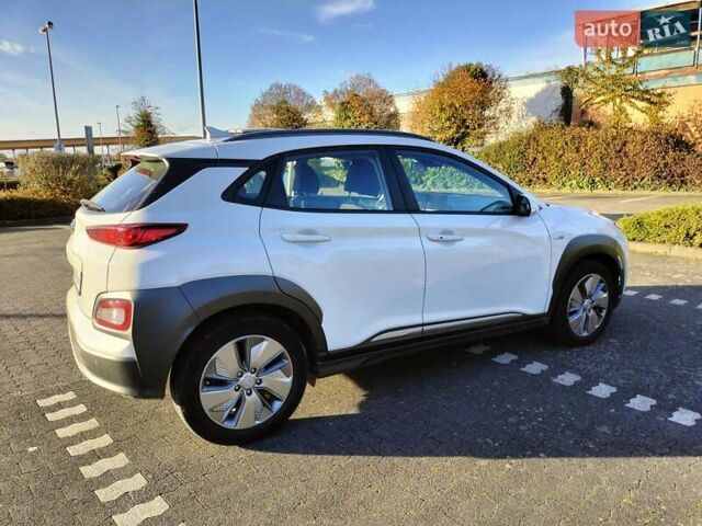 Білий Хендай Kona, об'ємом двигуна 0 л та пробігом 149 тис. км за 17000 $, фото 6 на Automoto.ua