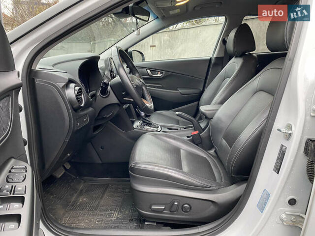 Белый Хендай Kona, объемом двигателя 1.59 л и пробегом 43 тыс. км за 20490 $, фото 12 на Automoto.ua