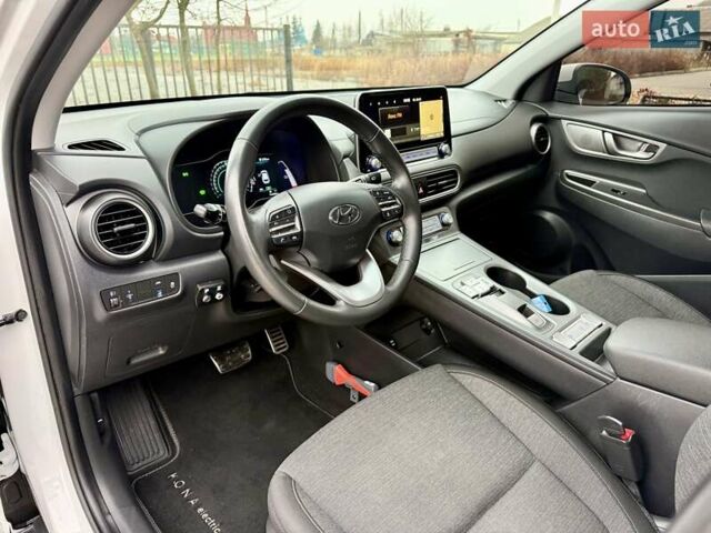 Белый Хендай Kona, объемом двигателя 0 л и пробегом 115 тыс. км за 17250 $, фото 49 на Automoto.ua