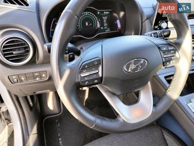 Білий Хендай Kona, об'ємом двигуна 0 л та пробігом 149 тис. км за 17000 $, фото 15 на Automoto.ua