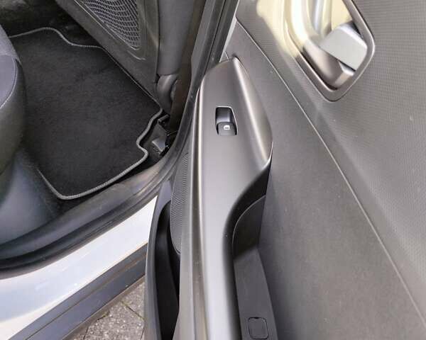 Білий Хендай Kona, об'ємом двигуна 0 л та пробігом 149 тис. км за 17000 $, фото 13 на Automoto.ua