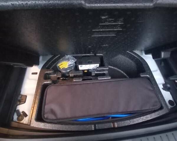 Білий Хендай Kona, об'ємом двигуна 0 л та пробігом 93 тис. км за 18950 $, фото 30 на Automoto.ua