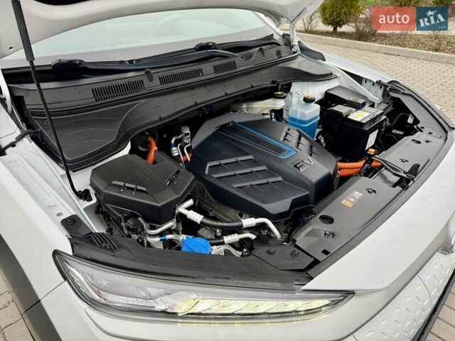 Белый Хендай Kona, объемом двигателя 0 л и пробегом 115 тыс. км за 17250 $, фото 103 на Automoto.ua