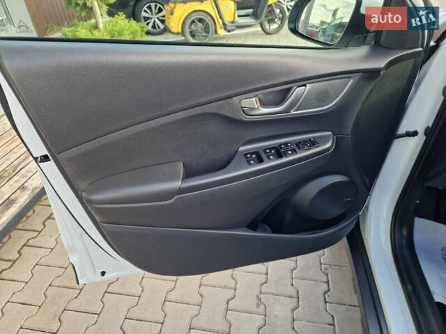 Белый Хендай Kona, объемом двигателя 0 л и пробегом 70 тыс. км за 16500 $, фото 21 на Automoto.ua