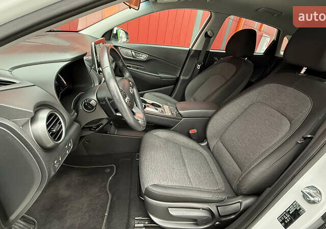 Белый Хендай Kona, объемом двигателя 0 л и пробегом 70 тыс. км за 16950 $, фото 21 на Automoto.ua