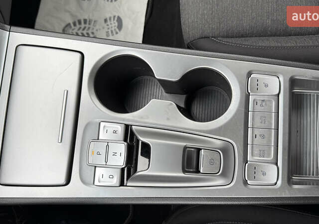 Белый Хендай Kona, объемом двигателя 0 л и пробегом 70 тыс. км за 16950 $, фото 37 на Automoto.ua