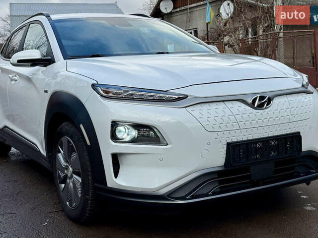 Білий Хендай Kona, об'ємом двигуна 0 л та пробігом 125 тис. км за 16999 $, фото 5 на Automoto.ua