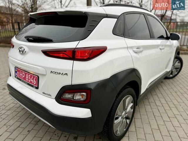 Белый Хендай Kona, объемом двигателя 0 л и пробегом 115 тыс. км за 17250 $, фото 21 на Automoto.ua