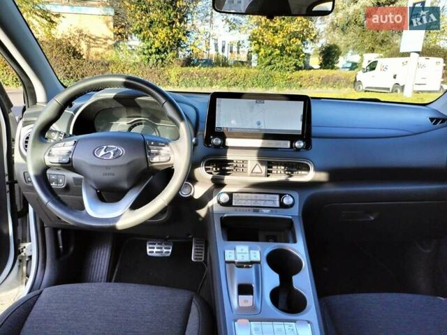 Білий Хендай Kona, об'ємом двигуна 0 л та пробігом 149 тис. км за 17000 $, фото 10 на Automoto.ua