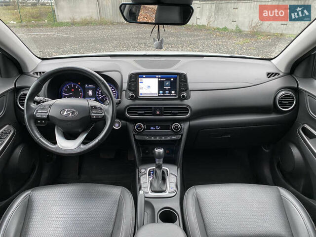 Белый Хендай Kona, объемом двигателя 1.59 л и пробегом 43 тыс. км за 20490 $, фото 15 на Automoto.ua