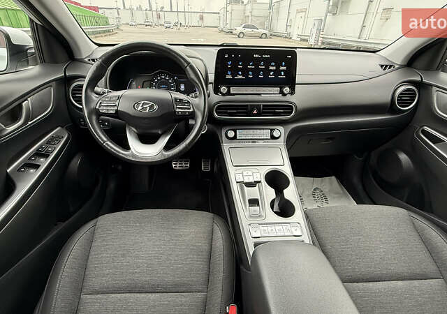 Белый Хендай Kona, объемом двигателя 0 л и пробегом 70 тыс. км за 16950 $, фото 63 на Automoto.ua