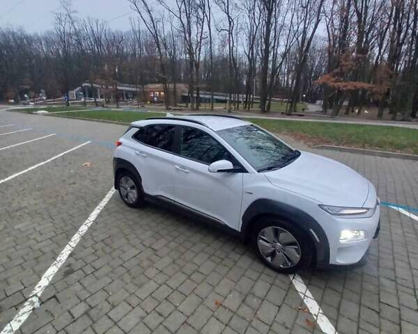 Білий Хендай Kona, об'ємом двигуна 0 л та пробігом 93 тис. км за 18950 $, фото 20 на Automoto.ua