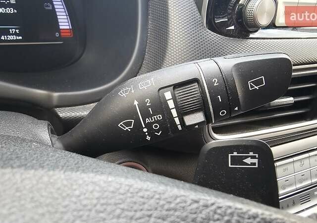 Білий Хендай Kona, об'ємом двигуна 0 л та пробігом 43 тис. км за 18350 $, фото 16 на Automoto.ua