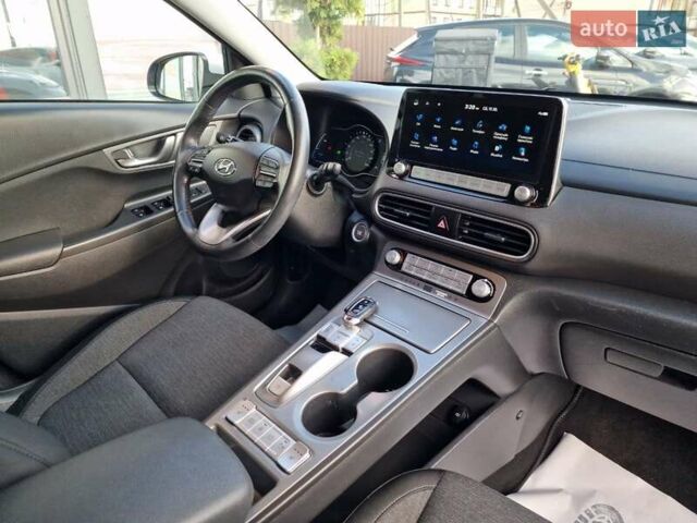 Белый Хендай Kona, объемом двигателя 0 л и пробегом 70 тыс. км за 16500 $, фото 44 на Automoto.ua