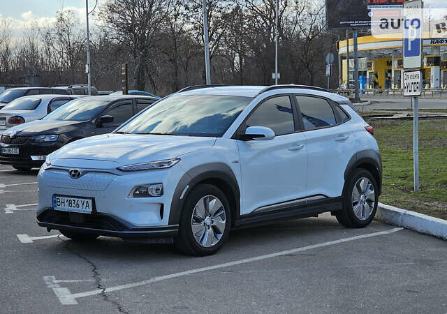 Білий Хендай Kona, об'ємом двигуна 0 л та пробігом 60 тис. км за 24500 $, фото 5 на Automoto.ua