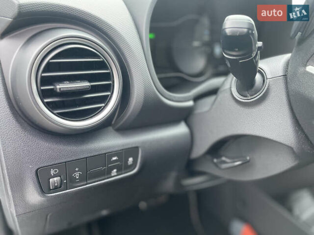 Білий Хендай Kona, об'ємом двигуна 0 л та пробігом 110 тис. км за 17300 $, фото 13 на Automoto.ua
