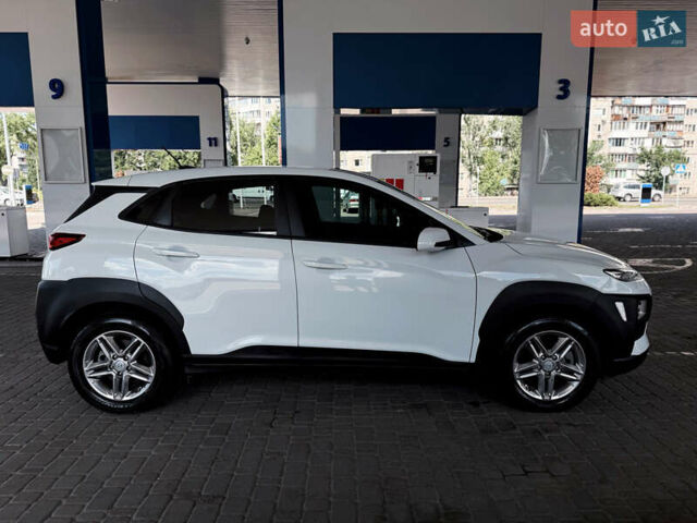 Белый Хендай Kona, объемом двигателя 2 л и пробегом 115 тыс. км за 15700 $, фото 4 на Automoto.ua