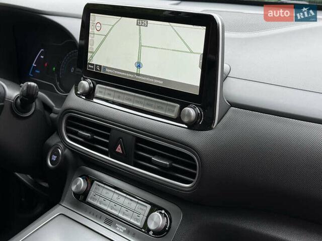 Білий Хендай Kona, об'ємом двигуна 0 л та пробігом 95 тис. км за 18150 $, фото 100 на Automoto.ua