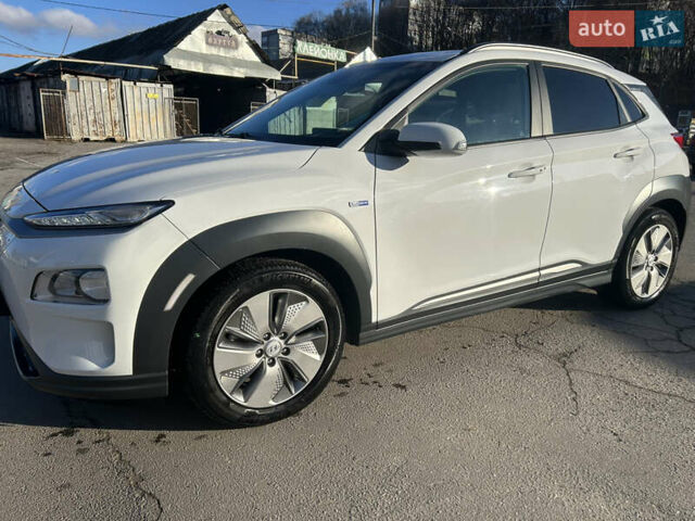 Белый Хендай Kona, объемом двигателя 0 л и пробегом 109 тыс. км за 16396 $, фото 7 на Automoto.ua