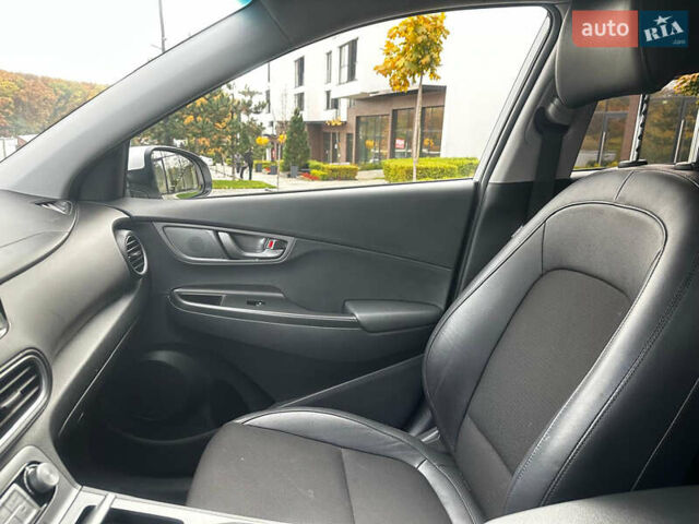 Белый Хендай Kona, объемом двигателя 0 л и пробегом 130 тыс. км за 19200 $, фото 20 на Automoto.ua