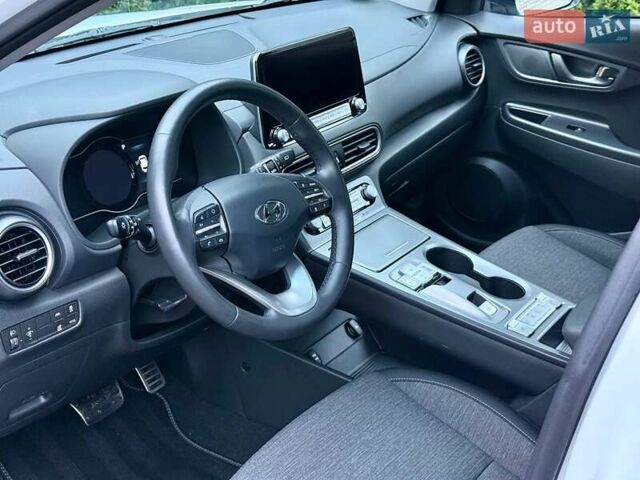 Белый Хендай Kona, объемом двигателя 0 л и пробегом 15 тыс. км за 16700 $, фото 21 на Automoto.ua