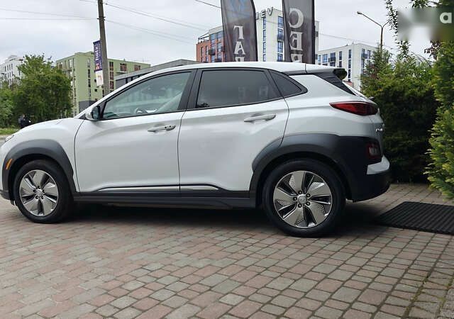 Белый Хендай Kona, объемом двигателя 0 л и пробегом 33 тыс. км за 19999 $, фото 2 на Automoto.ua