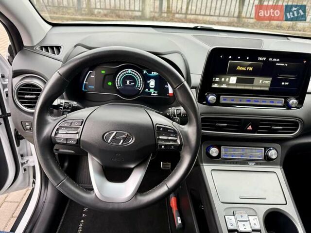 Белый Хендай Kona, объемом двигателя 0 л и пробегом 115 тыс. км за 17250 $, фото 53 на Automoto.ua