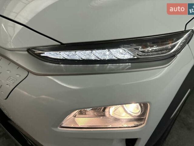 Білий Хендай Kona, об'ємом двигуна 0 л та пробігом 36 тис. км за 14710 $, фото 6 на Automoto.ua