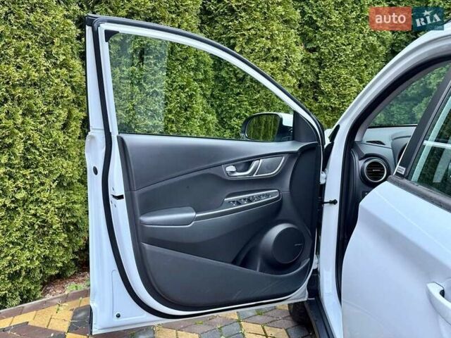 Белый Хендай Kona, объемом двигателя 0 л и пробегом 15 тыс. км за 16700 $, фото 16 на Automoto.ua