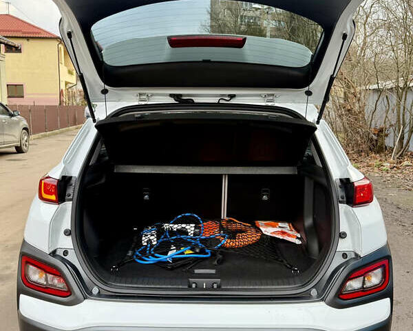 Білий Хендай Kona, об'ємом двигуна 0 л та пробігом 125 тис. км за 16999 $, фото 12 на Automoto.ua