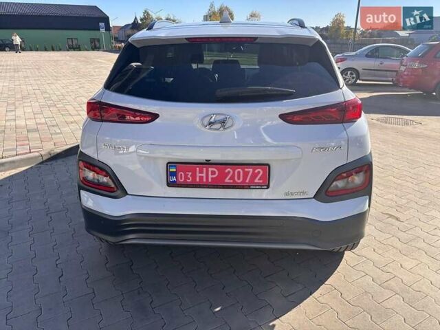 Белый Хендай Kona, объемом двигателя 0 л и пробегом 71 тыс. км за 18900 $, фото 5 на Automoto.ua