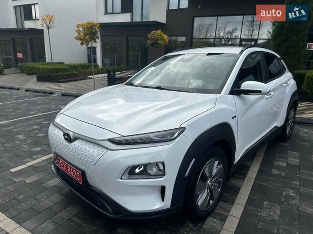 Белый Хендай Kona, объемом двигателя 0 л и пробегом 130 тыс. км за 19200 $, фото 3 на Automoto.ua
