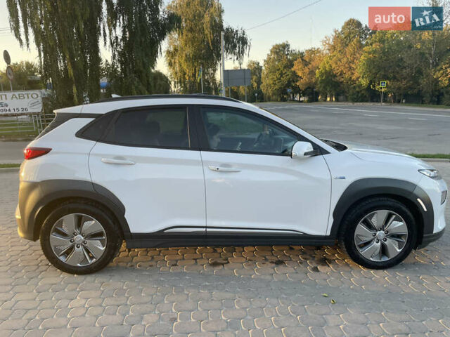 Белый Хендай Kona, объемом двигателя 0 л и пробегом 112 тыс. км за 18000 $, фото 6 на Automoto.ua