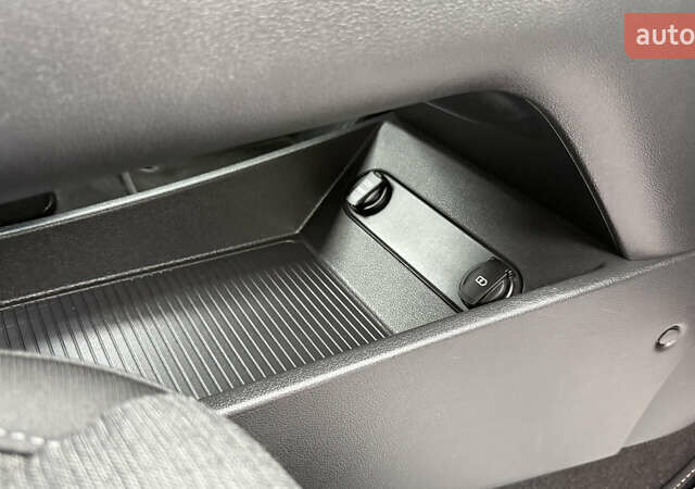 Белый Хендай Kona, объемом двигателя 0 л и пробегом 70 тыс. км за 16950 $, фото 62 на Automoto.ua