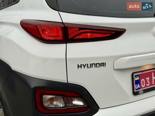 Белый Хендай Kona, объемом двигателя 0 л и пробегом 115 тыс. км за 17250 $, фото 38 на Automoto.ua