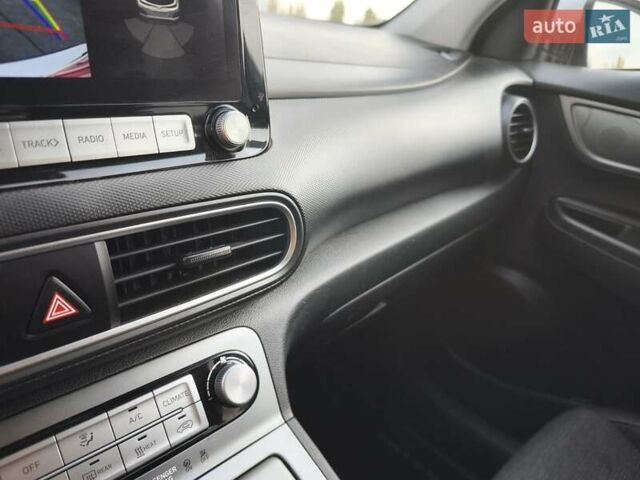 Белый Хендай Kona, объемом двигателя 0 л и пробегом 129 тыс. км за 17777 $, фото 45 на Automoto.ua