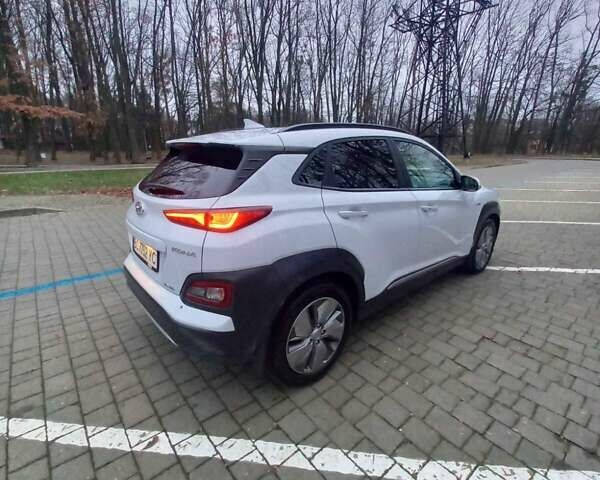Білий Хендай Kona, об'ємом двигуна 0 л та пробігом 93 тис. км за 18950 $, фото 25 на Automoto.ua