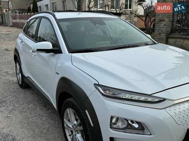 Белый Хендай Kona, объемом двигателя 0 л и пробегом 70 тыс. км за 17100 $, фото 30 на Automoto.ua