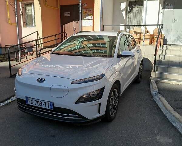 Білий Хендай Kona, об'ємом двигуна 0 л та пробігом 98 тис. км за 19000 $, фото 1 на Automoto.ua