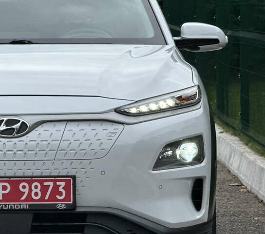 Білий Хендай Kona, об'ємом двигуна 0 л та пробігом 95 тис. км за 18150 $, фото 15 на Automoto.ua