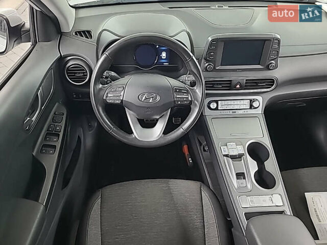 Білий Хендай Kona, об'ємом двигуна 0 л та пробігом 110 тис. км за 15999 $, фото 7 на Automoto.ua